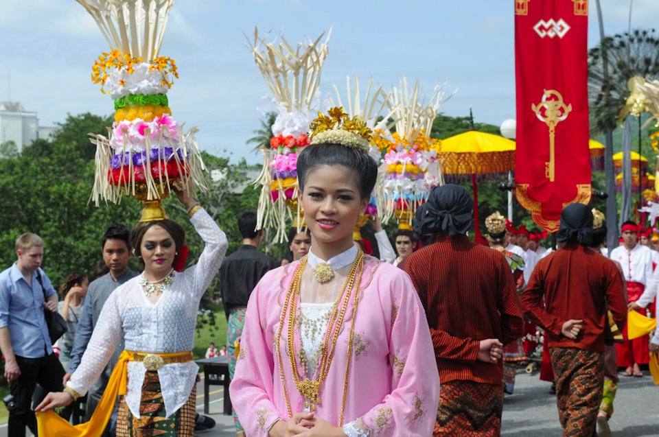 พิธีไหว้ครูวิจิตรศิลป์ มช. 2555