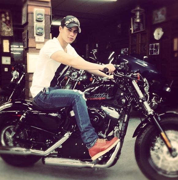 ซี ซิวัฒน์หล่ออะ!!!
