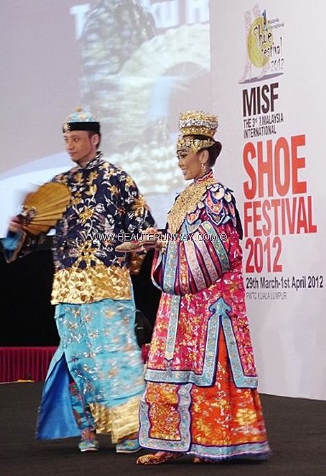 Peranakan national costume