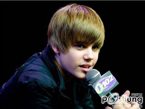 Justin ที่โรงพยาบาล Auckland ค่ะ จัสไปเยื่ยมผู้ป่วยที่โรงบาลจ้า เป็นกันเองมากเลย >< อิจฉาคนป่วยคนนี้