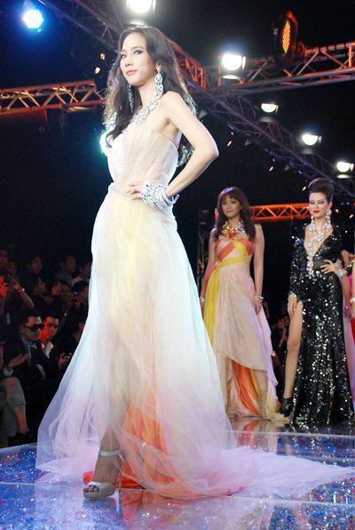 ดาราสาวสวย ประดับวงการบันเทิงไทย !