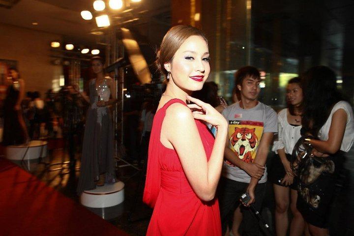 ดาราสาวสวย ประดับวงการบันเทิงไทย !
