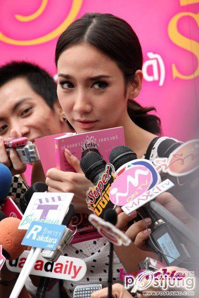 "อั้ม พัชราภา"มาเบาๆเเต่เริ่ดมิเบา@ เปิดตัวพ็อกเก็ตบุ๊ค"รักสวย รักงาม" ของ เก๋ ชลลดา!!!