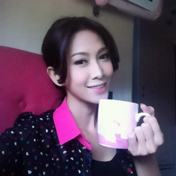 เครื่องดื่มอุ่นๆ กับแสงแดดอ่อนๆ  Have a nice day kaa By yui