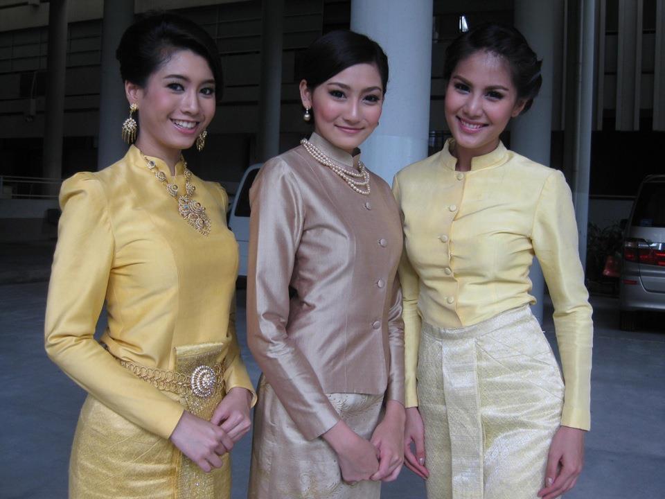 น้องแนน  สุพัตรา จูเจริญ รองMUT2012 ในชุดไทย