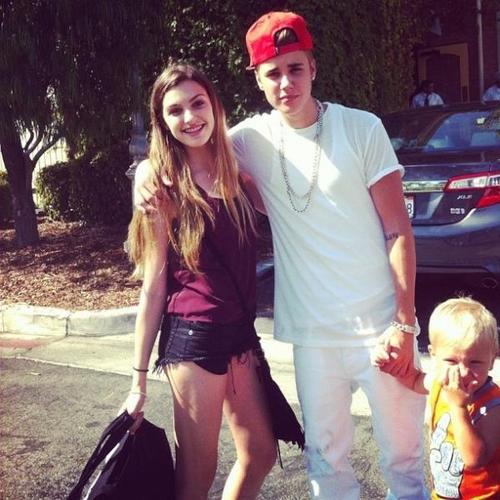 Justin Bieber, Family & Fans @King&rsquo;s Fish House in Calabasas (30