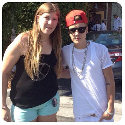 Justin Bieber, Family & Fans @King&rsquo;s Fish House in Calabasas (30