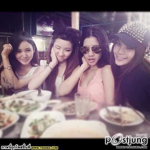 อัพเดทภาพ ใบเตย อาร์สยามกับผองเพื่อน สุดเริ่ด