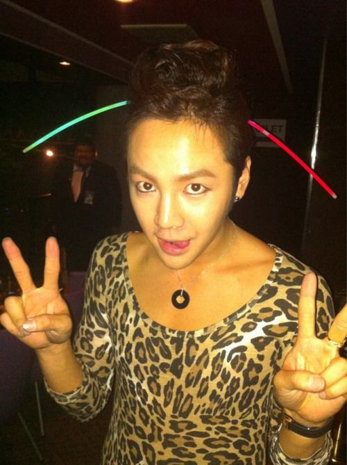 เผยภาพคุณแม่ของ 'จาง กึนซอก' ครั้งแรก