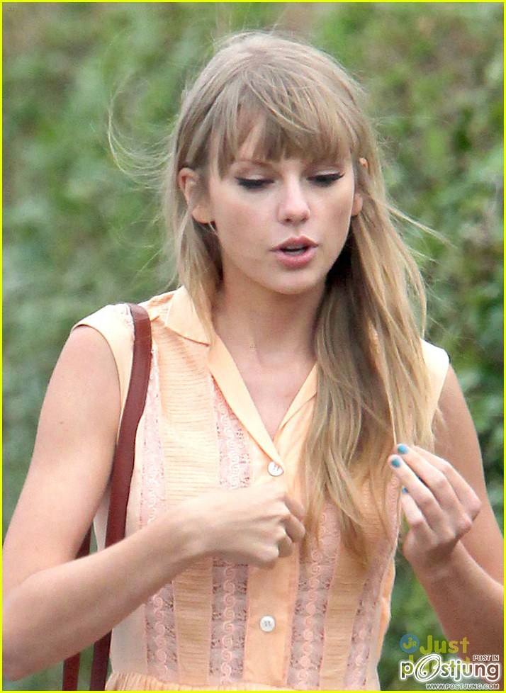 Taylor Swift: Sailboat Ride with Conor Kennedy!
