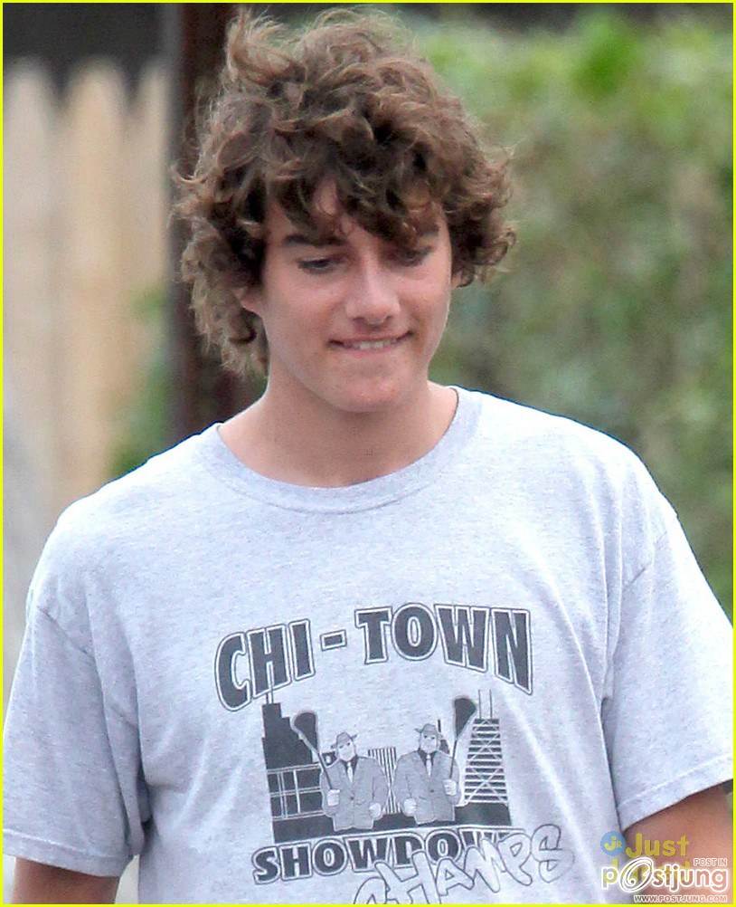 Taylor Swift: Sailboat Ride with Conor Kennedy!