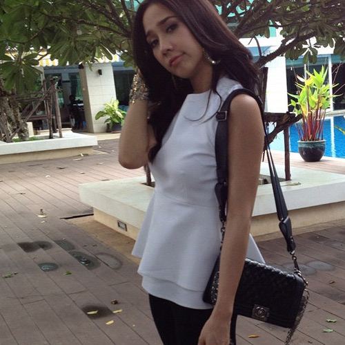 อั้มมาลุ๊คไหนเธอก็ยังเป๊ะ
