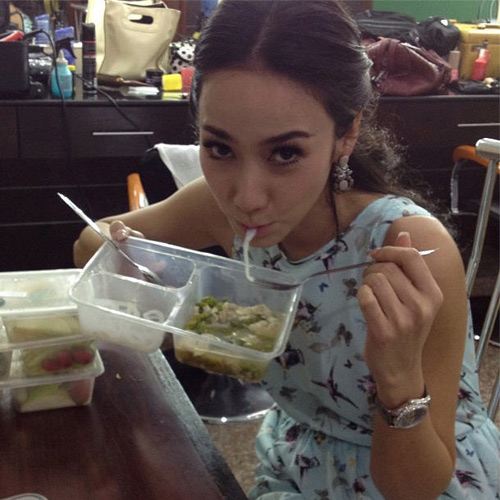 อั้มมาลุ๊คไหนเธอก็ยังเป๊ะ