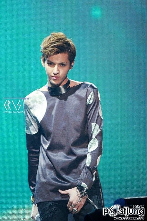 คริส exo m