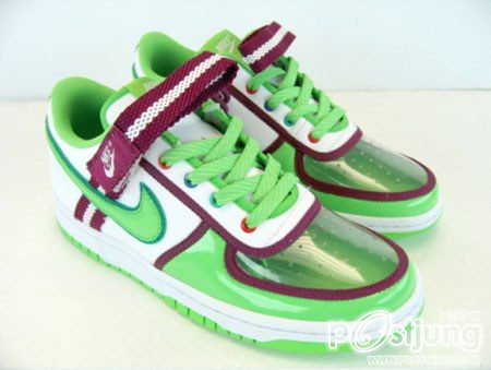 รองเท้า Nike สไตล์ การ์ตูน