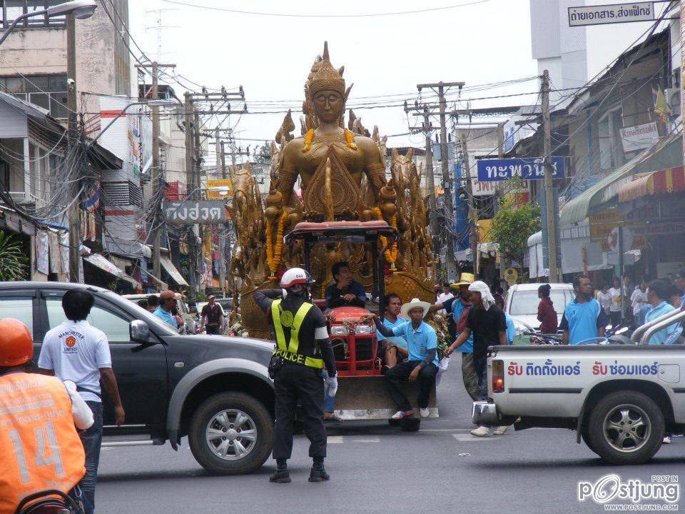 บรรยากาศงานแห่เทียนพรรษาบุรีรัมย์