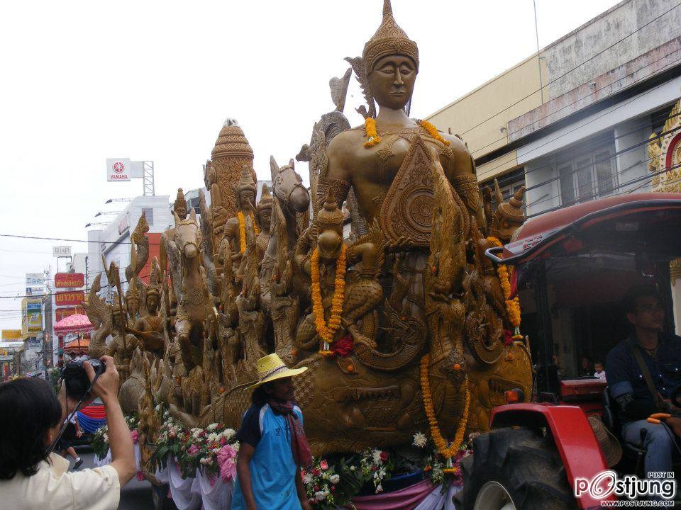 บรรยากาศงานแห่เทียนพรรษาบุรีรัมย์