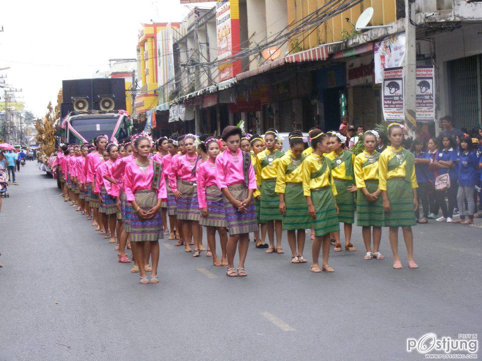 บรรยากาศงานแห่เทียนพรรษาบุรีรัมย์