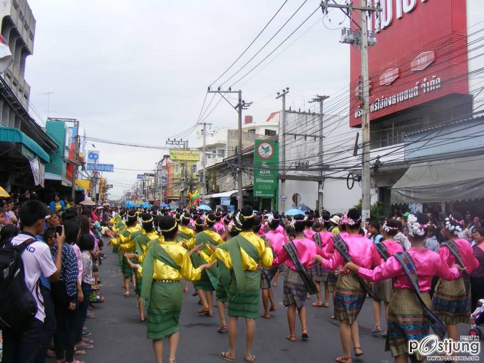 บรรยากาศงานแห่เทียนพรรษาบุรีรัมย์