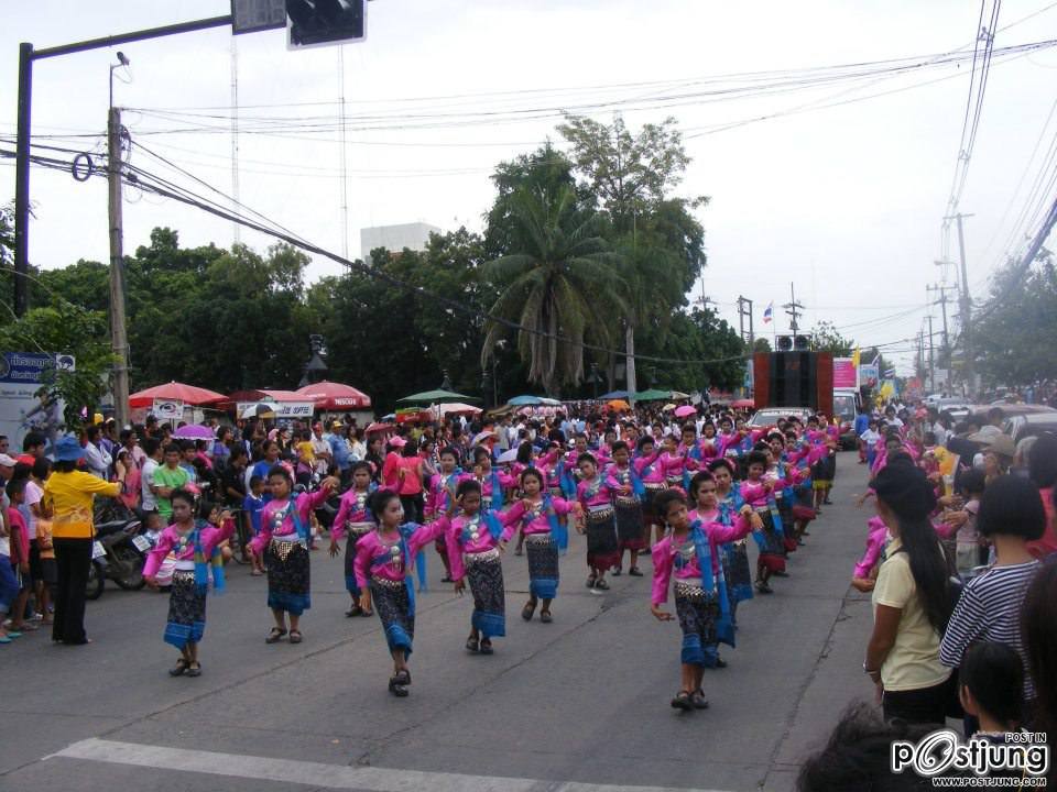 บรรยากาศงานแห่เทียนพรรษาบุรีรัมย์