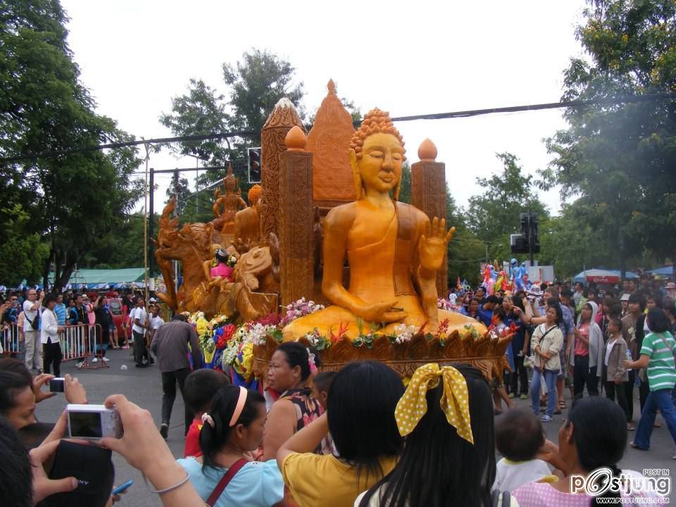 บรรยากาศงานแห่เทียนพรรษาบุรีรัมย์