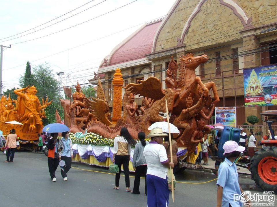สุดอลังการต้นเทียนพรรษาจากเมืองประโคนชัย