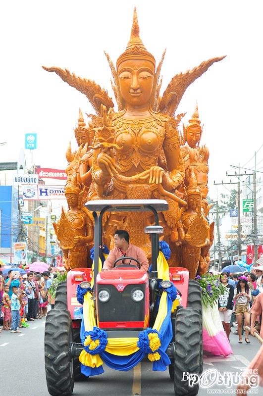 เทียนอุบลราชธานี ปี 2555