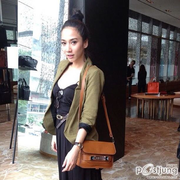 เปิดคลังกระเป๋าราคาหลายล้าน ของ Superstar "อั้ม พัชราภา"!!
