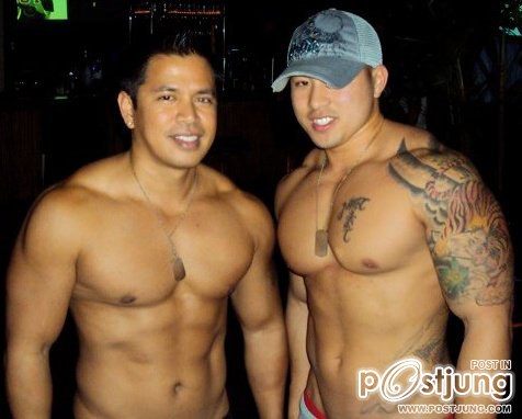 แหกขาหาความสุขเข้าตัวกันนะครับ