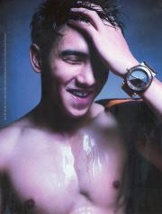 ส่วนนี่คือ ภาพของ ก็อต จิรายุ ใน นิตยาสาร ผู้หญิง