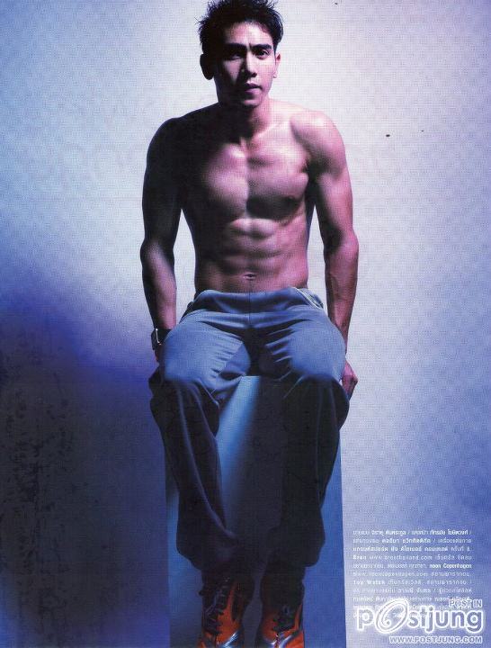 ส่วนนี่คือ ภาพของ ก็อต จิรายุ ใน นิตยาสาร ผู้หญิง