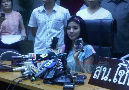 'ปุ๊กลุก' เมิน แฟนคลับ 'ใบเตย' แขวะ