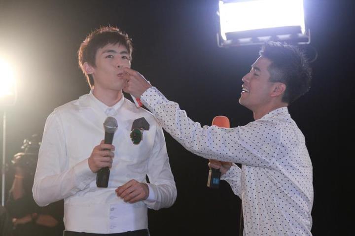 นิชคุณ @ รายการวู้ดดี้เกิดมาคุย (29-7-55)