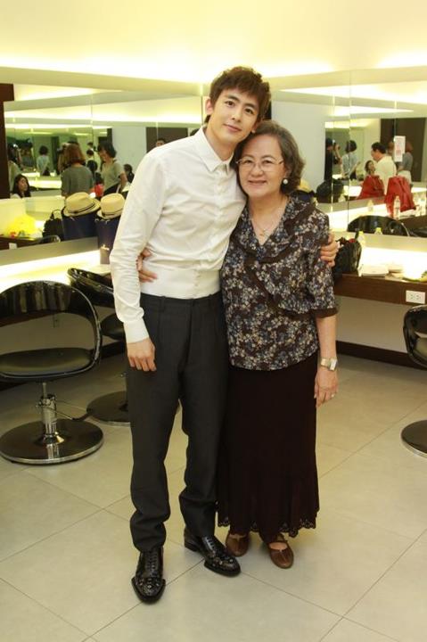 นิชคุณ @ รายการวู้ดดี้เกิดมาคุย (29-7-55)