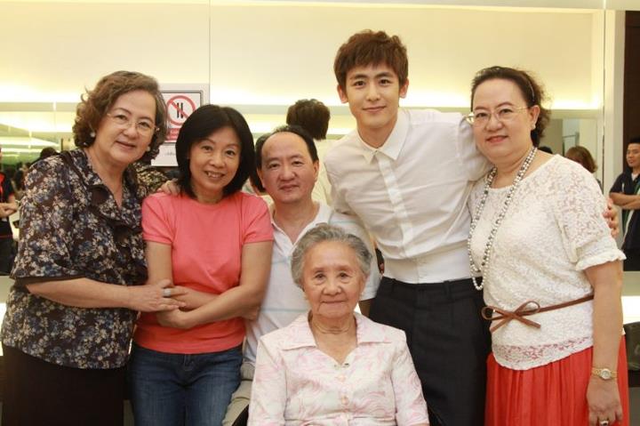 นิชคุณ @ รายการวู้ดดี้เกิดมาคุย (29-7-55)