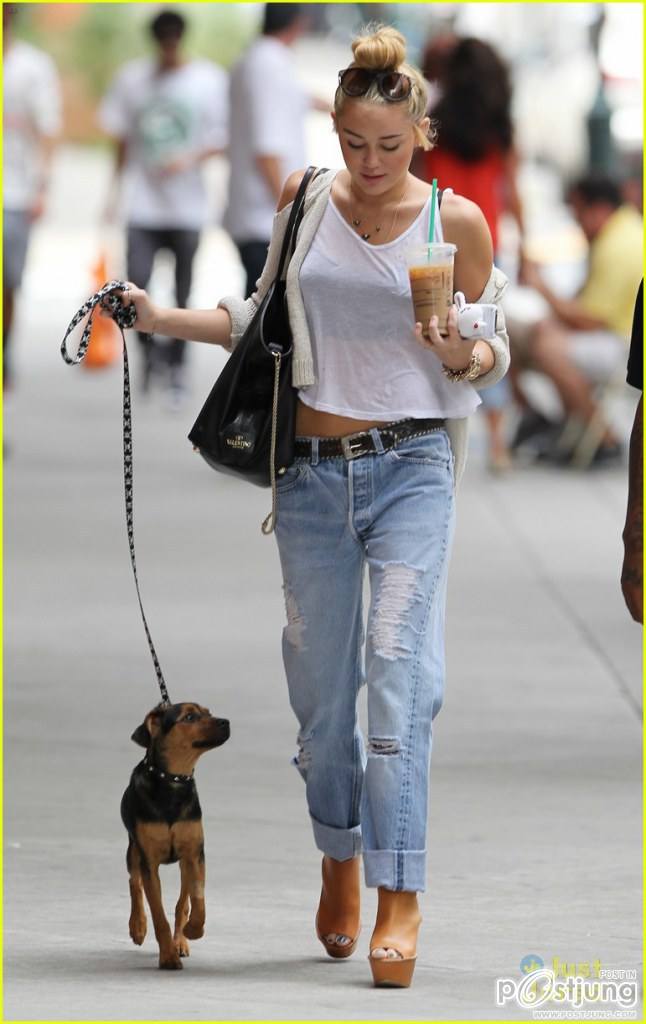 Miley Cyrus: Philadelphia Stroll with Happy
