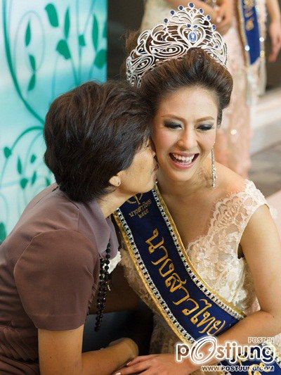นางสาวไทย ๒๕๕๕ และรองทั้งสอง
