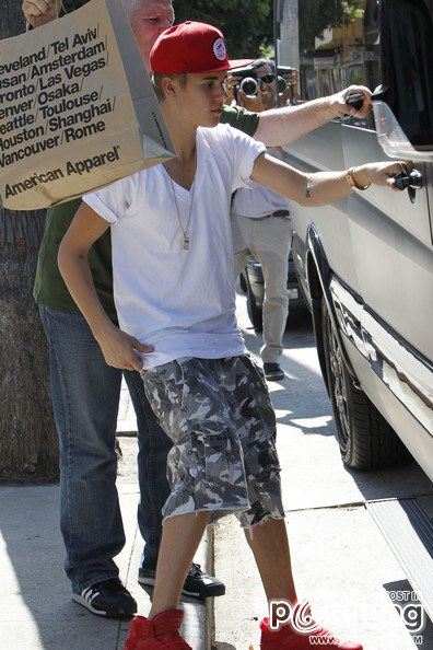 Justin Bieber Takes His Family Out For Sushi In Studio City