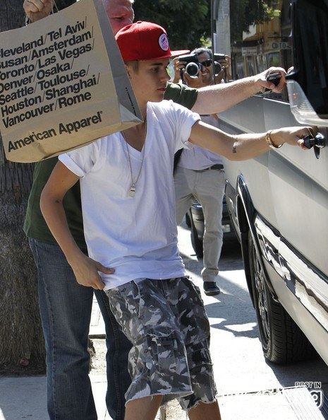 Justin Bieber Takes His Family Out For Sushi In Studio City