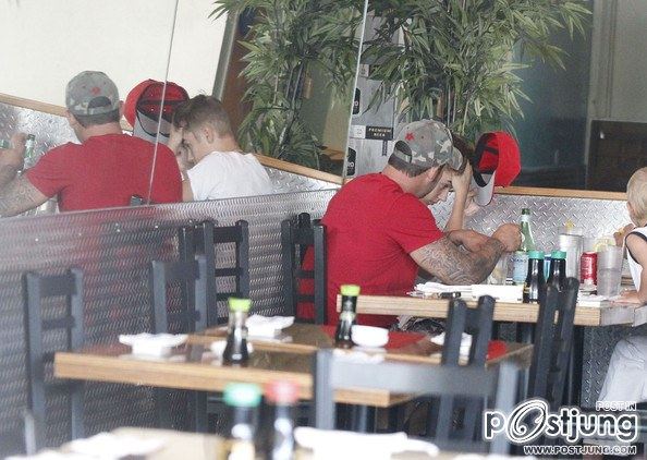 Justin Bieber Takes His Family Out For Sushi In Studio City