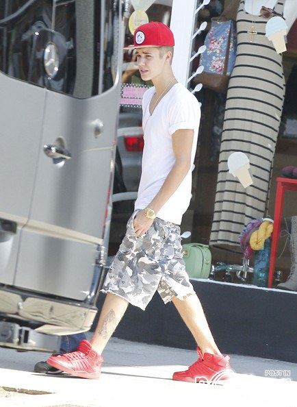 Justin Bieber Takes His Family Out For Sushi In Studio City