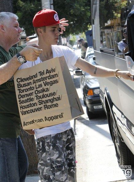 Justin Bieber Takes His Family Out For Sushi In Studio City