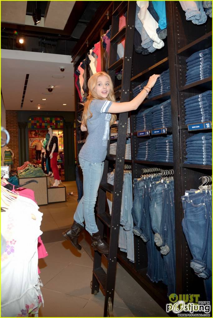 Chloe Moretz: Aeropostale Shopping Trip - Exclusive Pics!