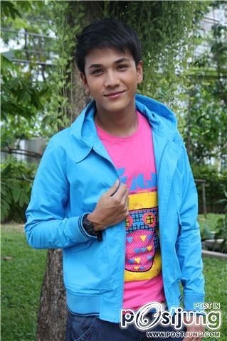 หมู ธีรภัทร์ แย้มศรี