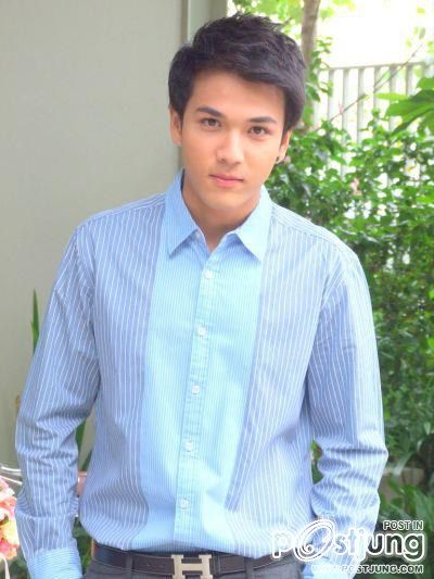 หมู ธีรภัทร์ แย้มศรี
