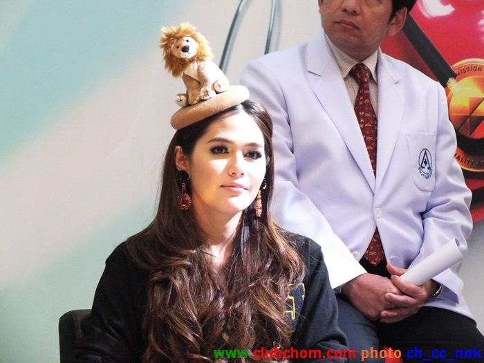 ชมพู่ อารยา ในงานแถลงข่าว 10ปี ศูนย์หัวใจ รพ.รามฯ