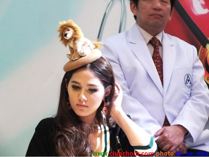 ชมพู่ อารยา ในงานแถลงข่าว 10ปี ศูนย์หัวใจ รพ.รามฯ