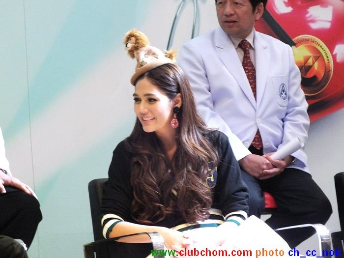ชมพู่ อารยา ในงานแถลงข่าว 10ปี ศูนย์หัวใจ รพ.รามฯ