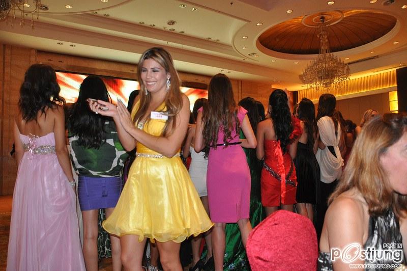 Thailand / Miss World&rsquo;s early Christmas dinner