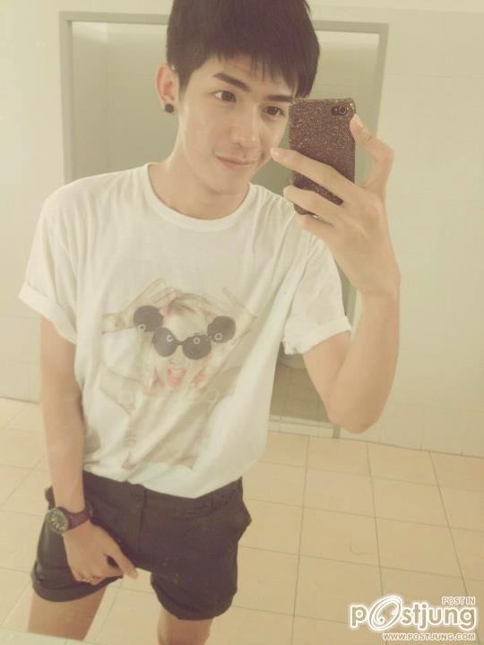 "Arm Chainoi" หนุ่มหล่อลากกก จาก Facebook